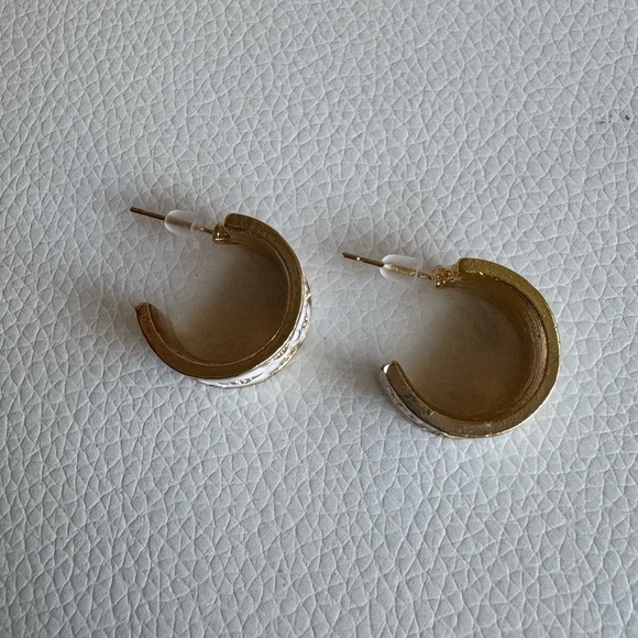 Gold and White Clover Flower Hoop Cuff Earrings New - Picture 6 of 6